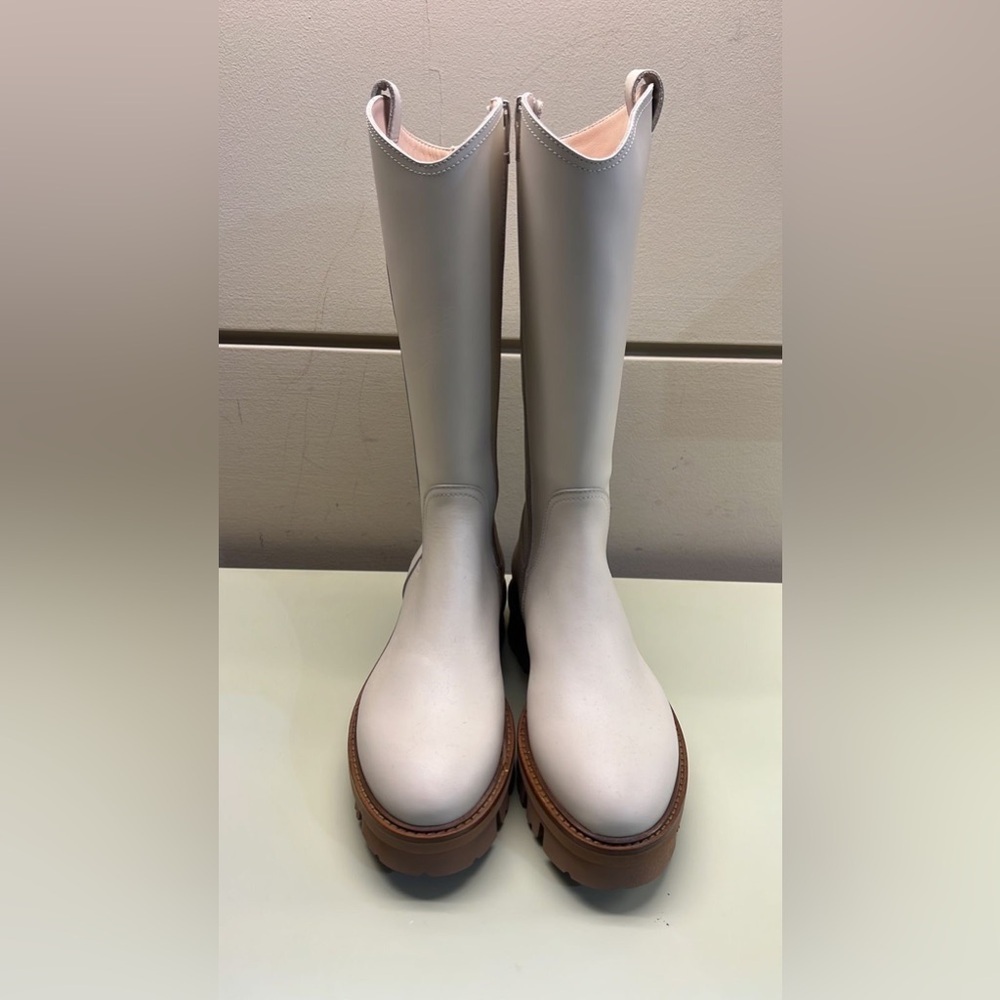 AGL MADE IN ITALY White Knee-High Combat Boots with Seamless Design
